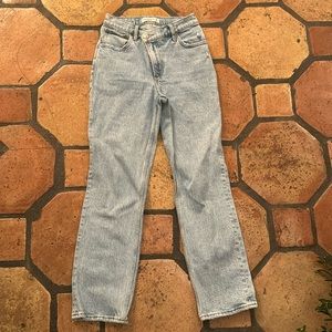 Abercrombie & Fitch 90’s Straight Ultra High Rise Blue Jeans. Crossed Button